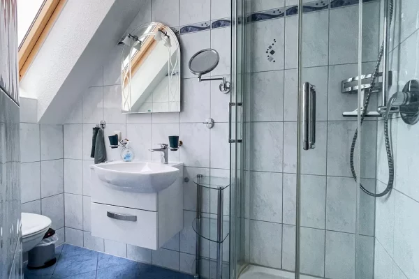 Zweites Badezimmer im Obergeschoss des Ferienhauses "Seeadler"